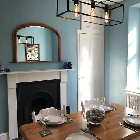 2 Bed Period Cottage Sleeps 4 In Central Crickhowell Exterior photo