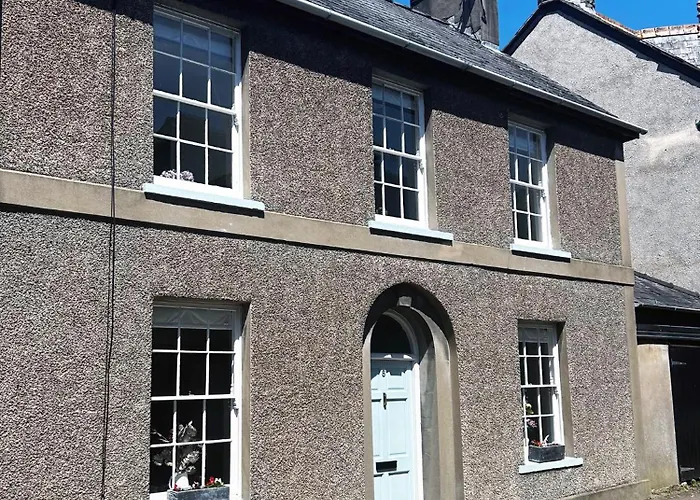 2 Bed Period Cottage Sleeps 4 In Central Crickhowell