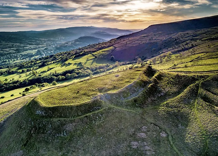 2 Bed Period Cottage Sleeps 4 In Central Crickhowell