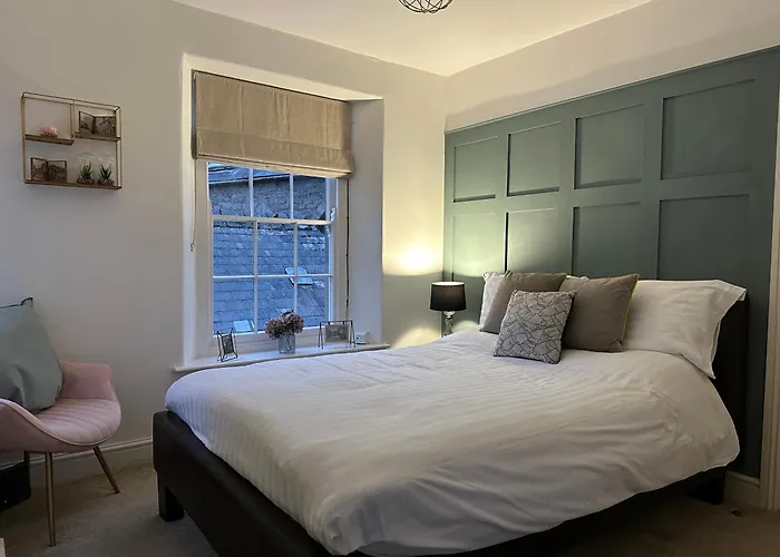 2 Bed Period Cottage Sleeps 4 In Central Crickhowell