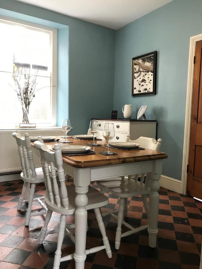 2 Bed Period Sleeps 4 In