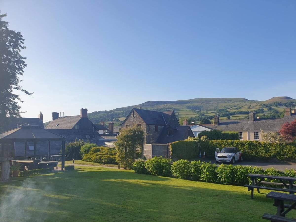2 Bed Period Sleeps 4 In * Crickhowell