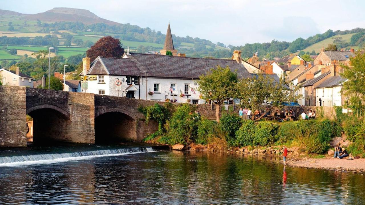 2 Bed Period Sleeps 4 In Holiday home *