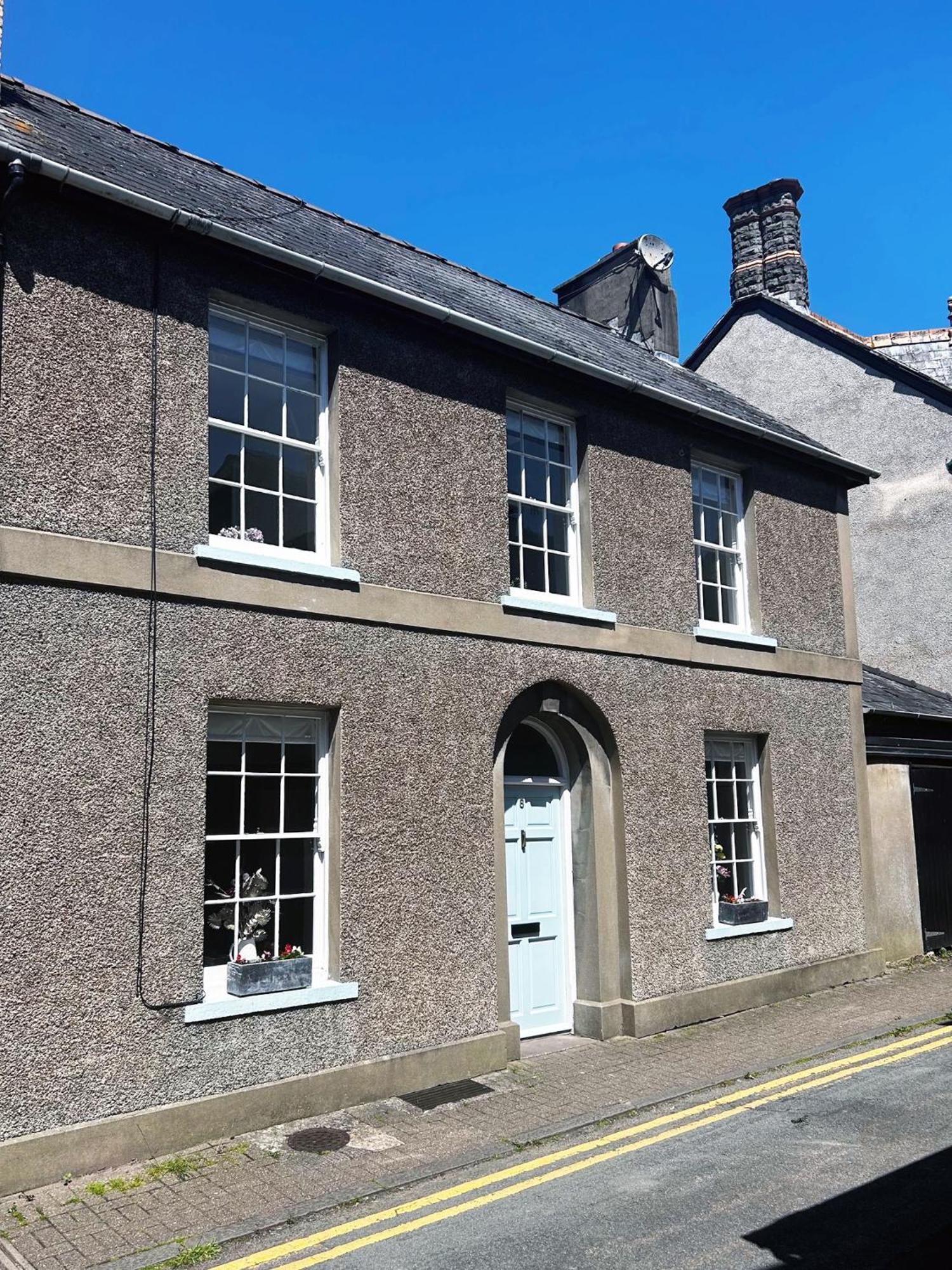 2 Bed Period Sleeps 4 In Holiday home *